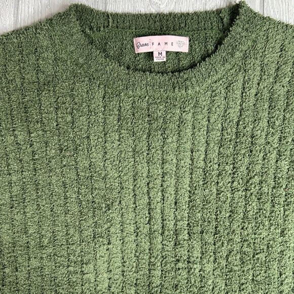 Green fuzzy sweater, medium Crave Fame cozy sweater - Picture 3 of 5